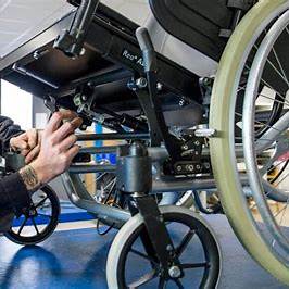 Réglage technique d’un fauteuil roulant en atelier
